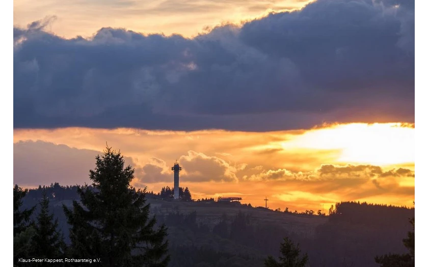 Blick auf den Ettelsberg bei Sonnenuntergang