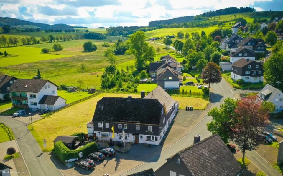 Außenansicht Gasthof Sonnental Rothaarsteig Qualitätsbetrieb in Grönebach
