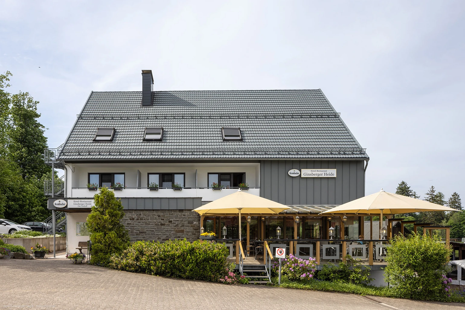 Ginsberger Heide.jpg Außenansicht Hotel Ginsberger Heide